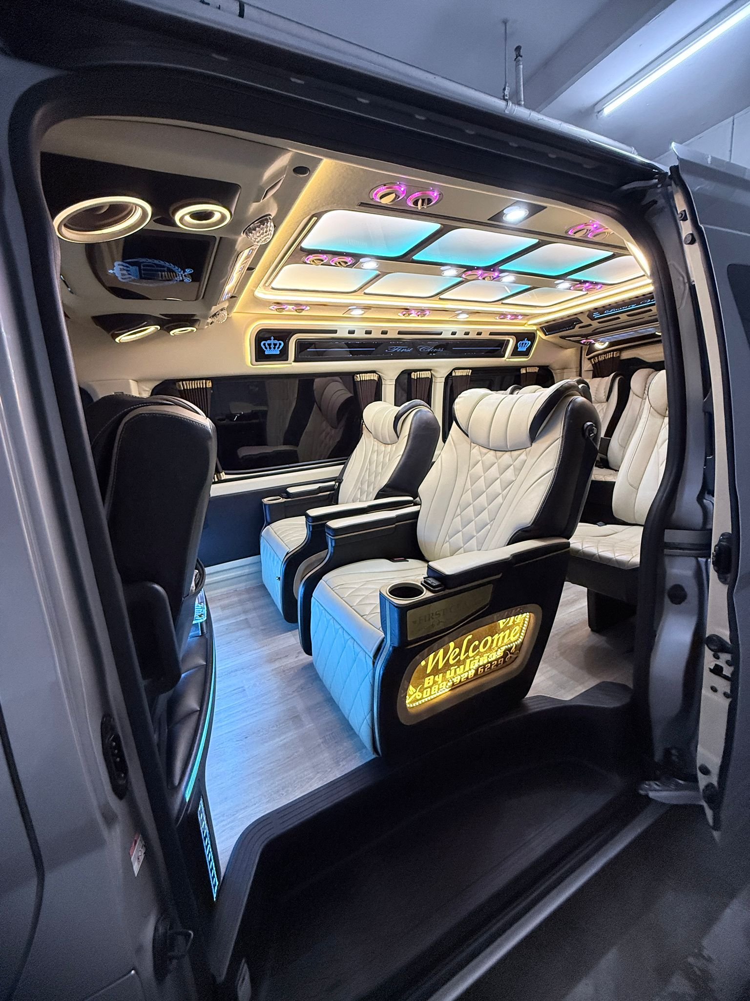 Toyota Commuter VIP Interior